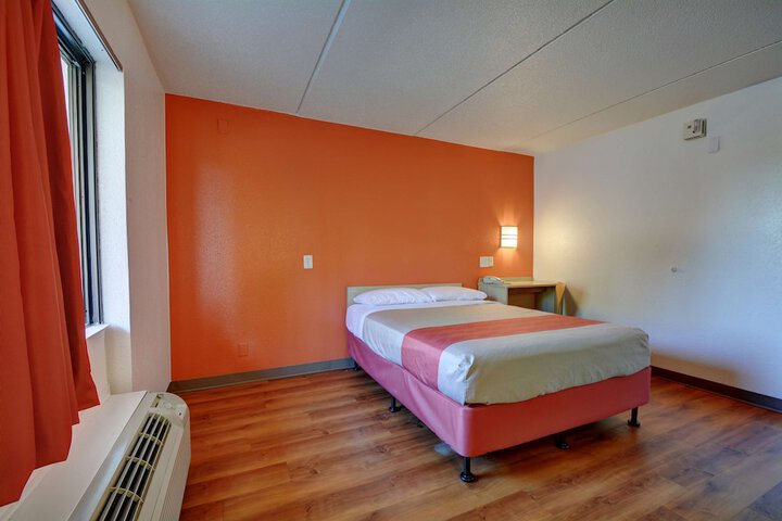 Room 15 of 26