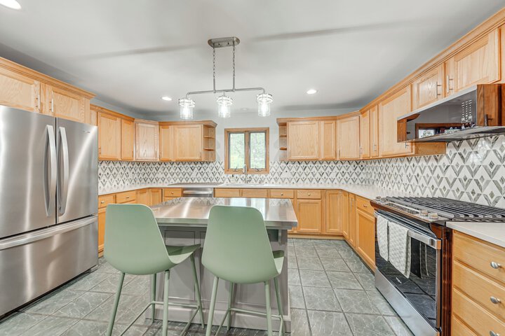 Lake Mary View: Pickleball Paradise Penthouse Unit