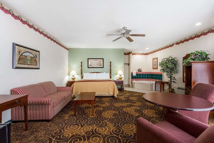 Room 10 of 16