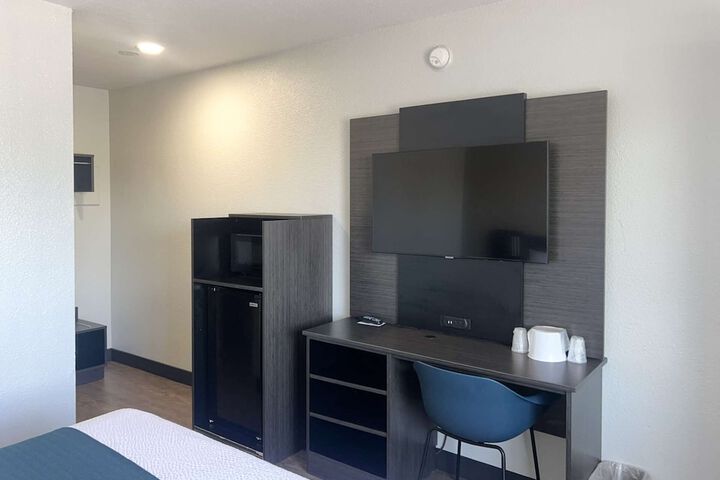 Room 12 of 26