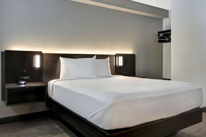 Room 27 of 28