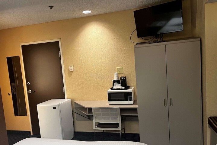 Room 11 of 29