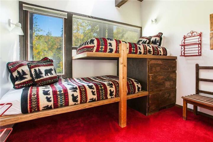 Room 15 of 33