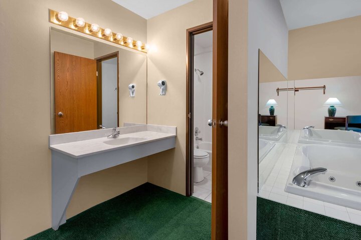 Room 23 of 27