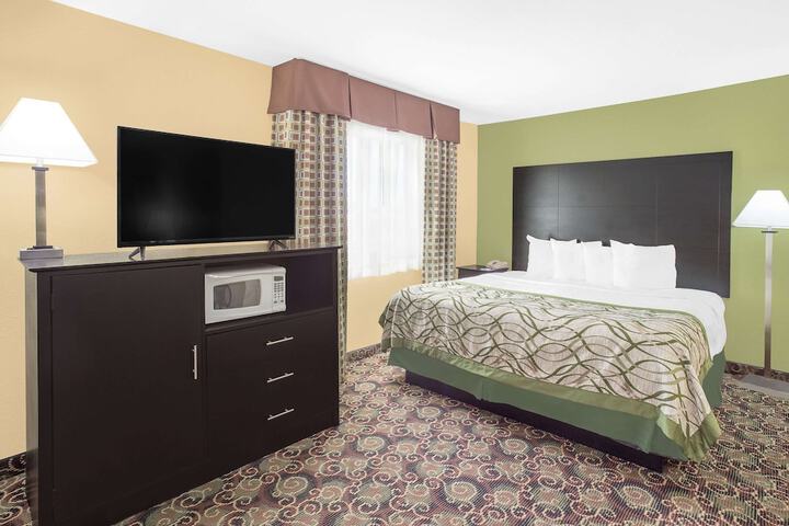 Room 10 of 25