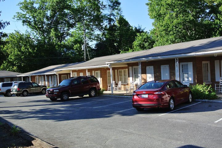 RoseWood Inn