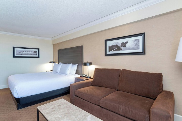 Sandman Signature Vancouver Airport Hotel & Resort