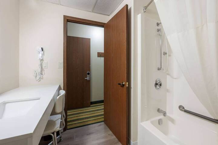 Super 8 by Wyndham Superior WI