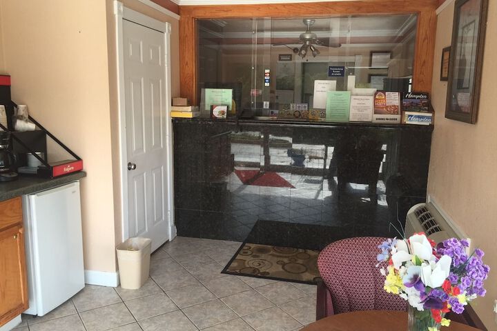 Belmont Inn & Suites