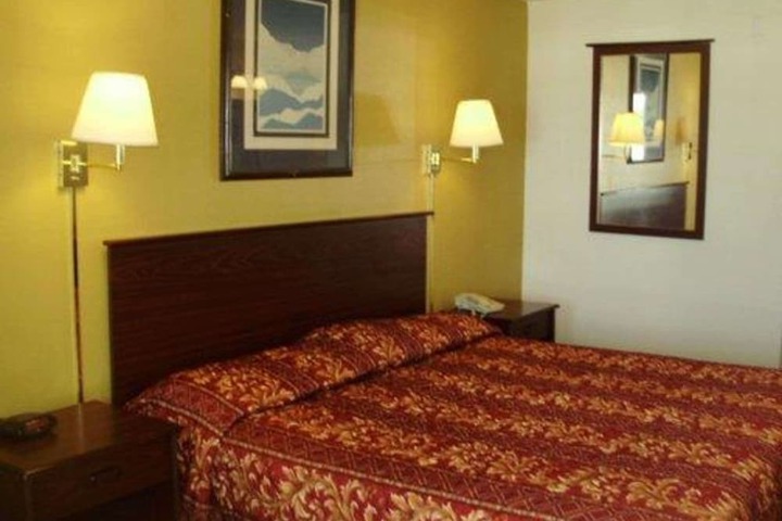 Room 10 of 24