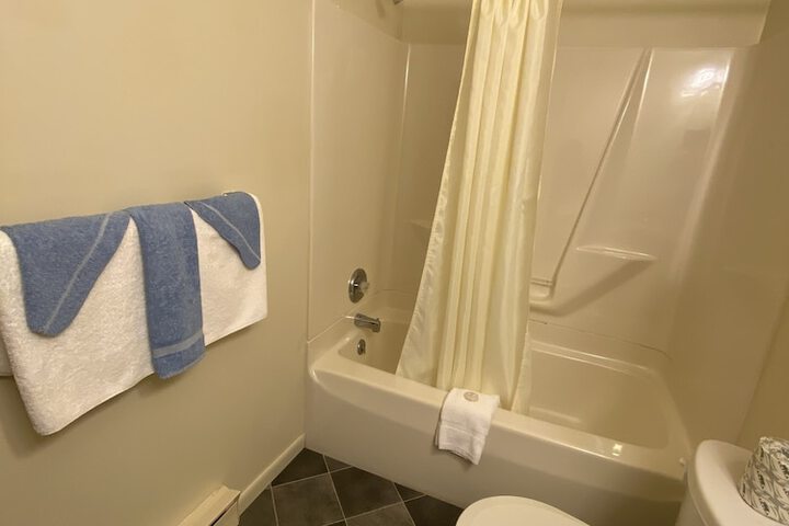 Room 13 of 16