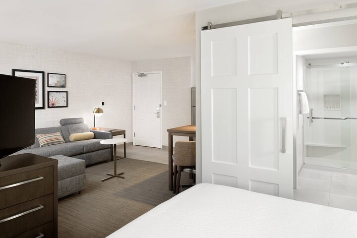 Room 32 of 73
