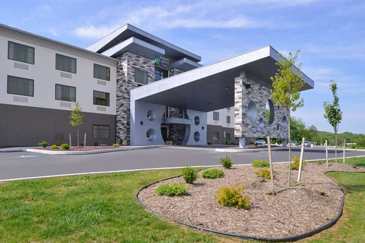 Holiday Inn Express & Suites Shippensburg by IHG