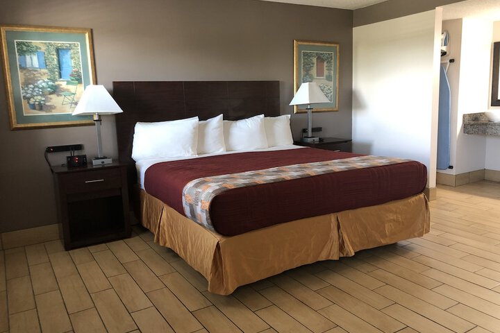 Room 33 of 38