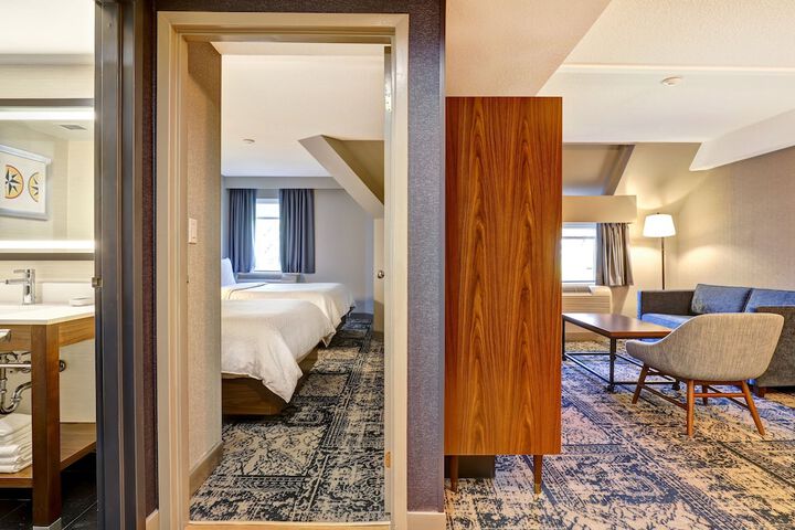 Room 46 of 79