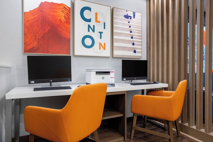 Holiday Inn Express Hotel & Suites Clinton by IHG