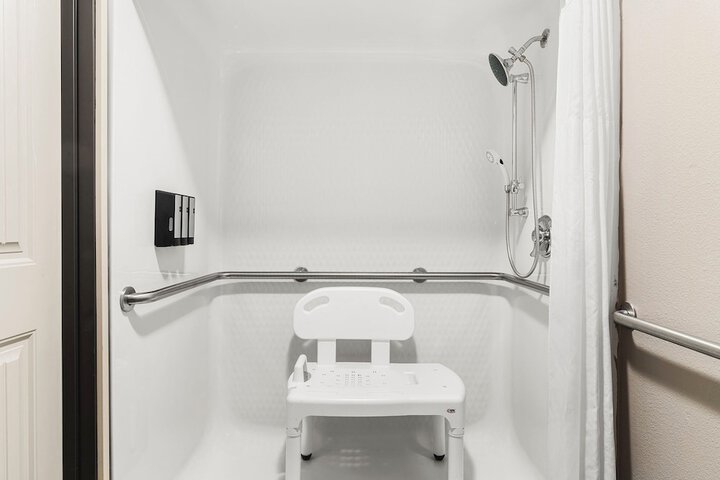 The Ashley Inn & Suites