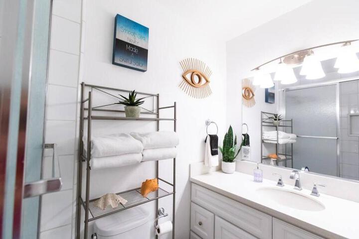 Cali Condo+BBQ+MemoryFoamBeds+12min to Beach