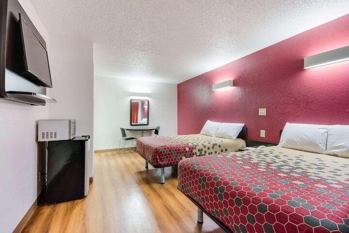 Room 32 of 39