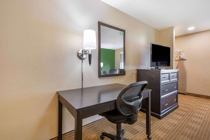 Room 13 of 36