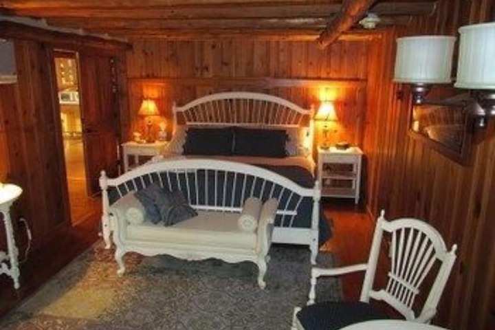 Room 8 of 15