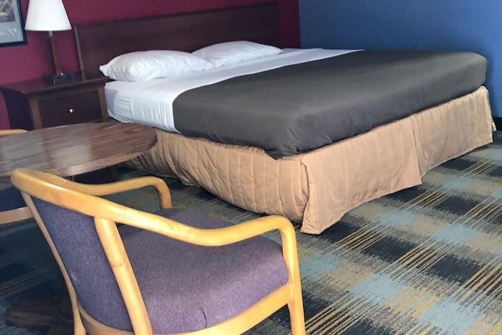 Room 5 of 11