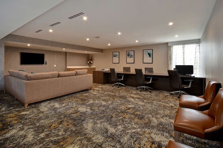 Business Center 70 of 71