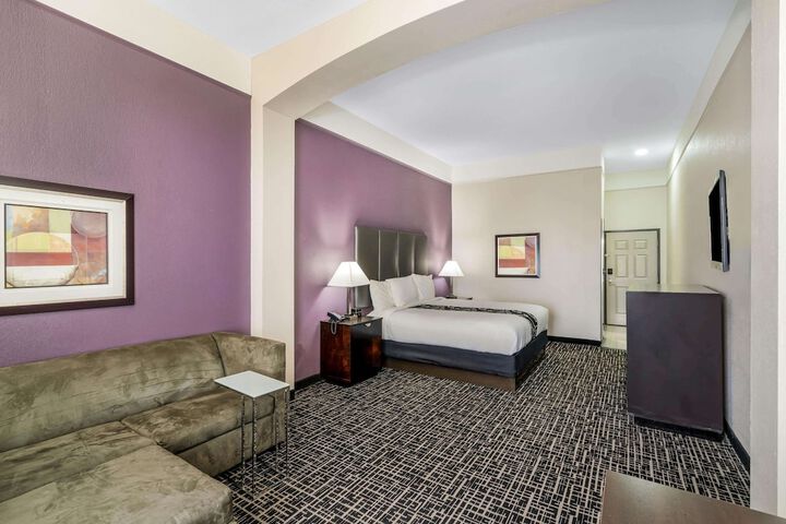 Room 25 of 39