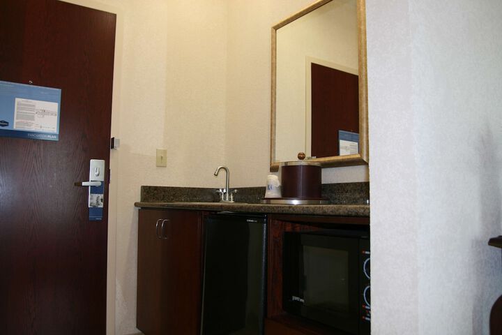 Room 16 of 37