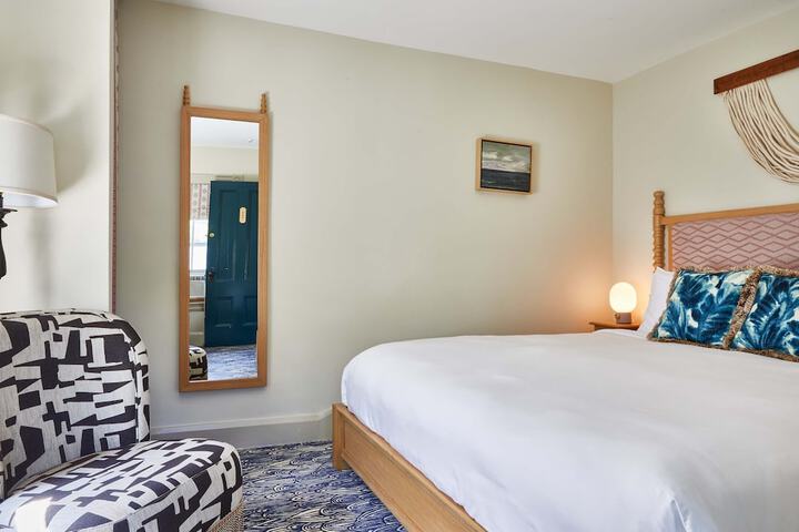 Room 49 of 90