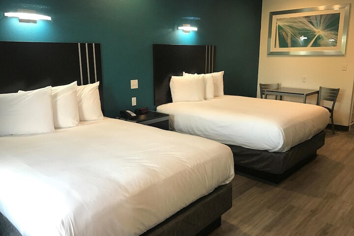 Room 11 of 18