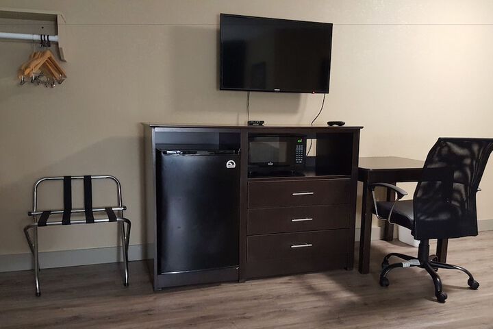 Room 14 of 18
