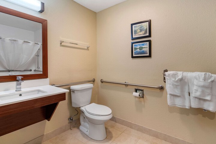 Room 12 of 33
