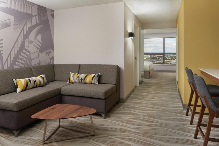 Hilton Toronto Airport Hotel & Suites