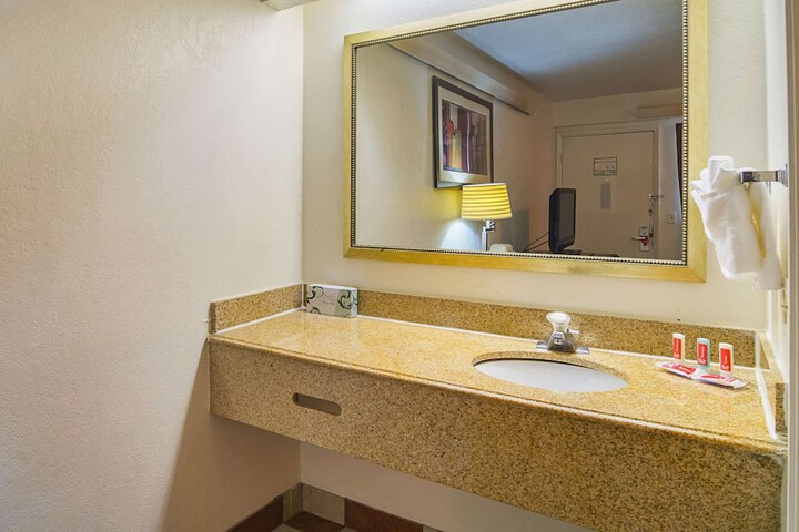 Room 6 of 31
