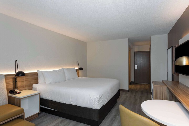 Room 15 of 38