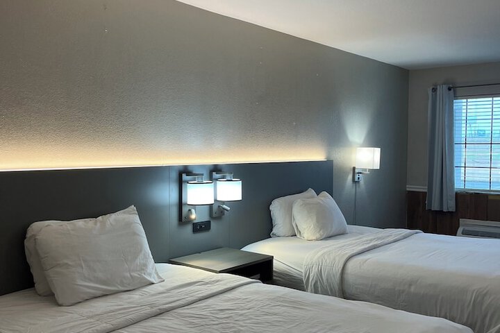 Room 4 of 10