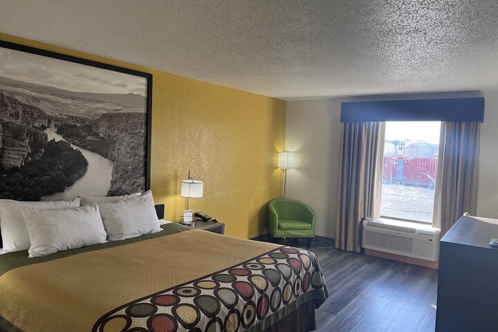 Room 10 of 40