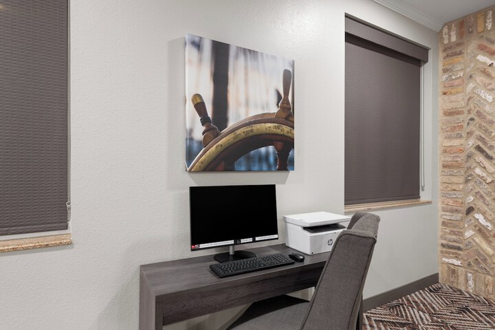 Candlewood Suites Mobile‑Downtown by IHG