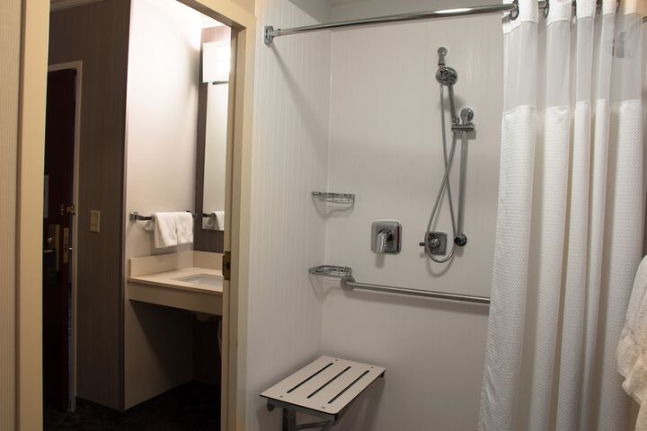Room 25 of 40