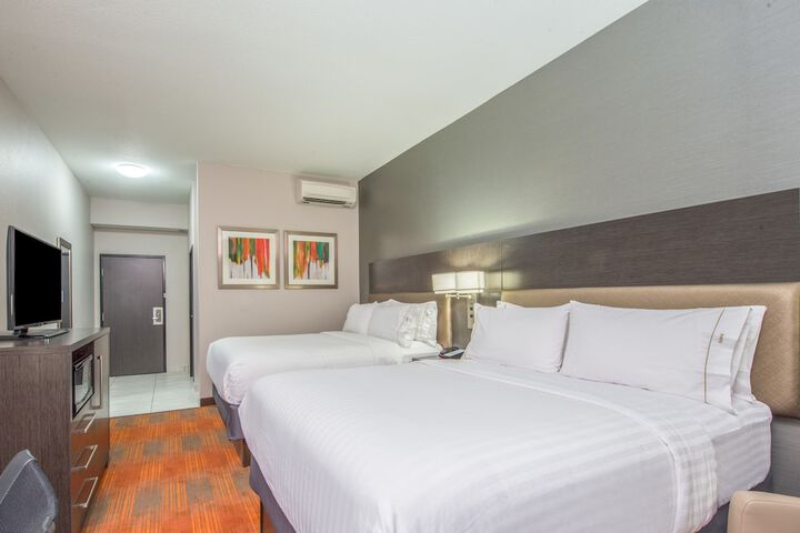 Holiday Inn Express & Suites Shawnee-Kansas City West by IHG