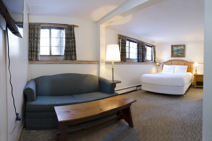 Summit Lodge