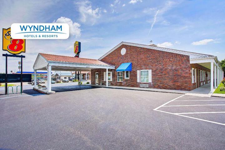 Super 8 by Wyndham Cave City
