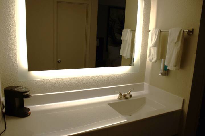 Boarders Inn & Suites by Cobblestone Hotels - Lamar