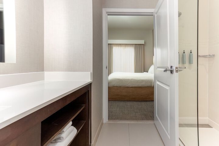 Room 40 of 77