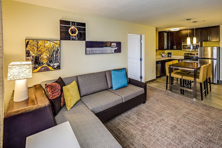 Residence Inn Akron South / Green