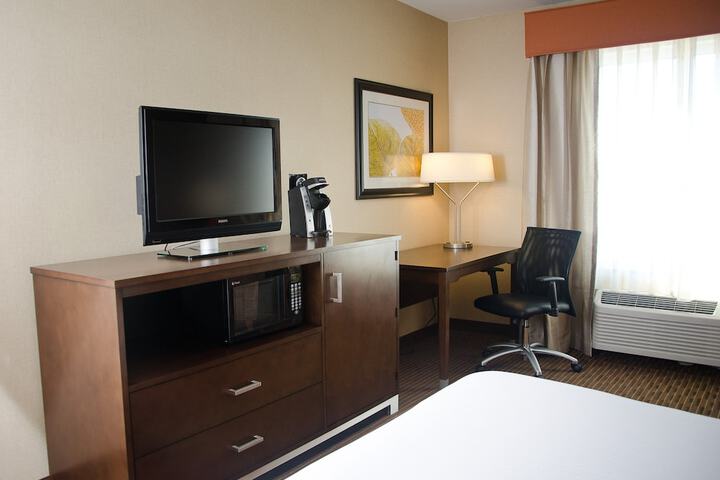 Holiday Inn Express Hotel & Suites Watertown-Thousand Island by IHG