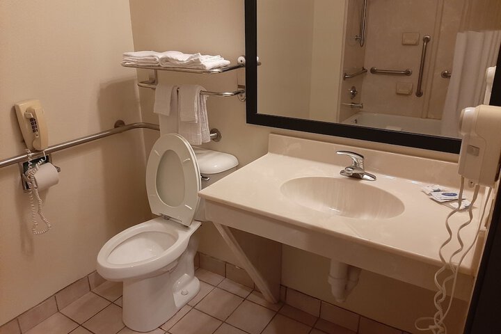 Room 10 of 32