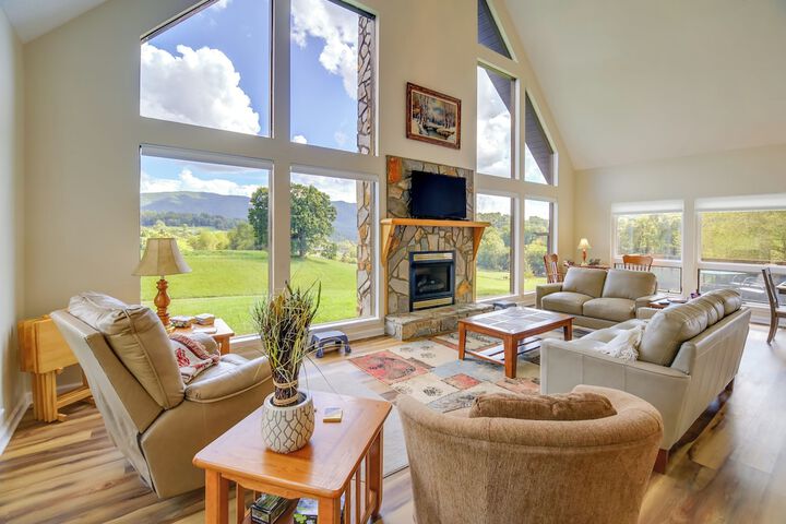 Secluded Mountain City Home w / Deck & Views!