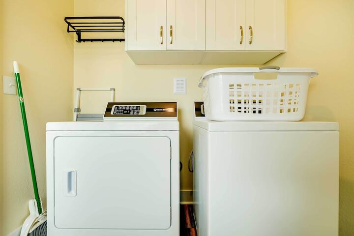 Corolla Vacation Rental w / Pool Walk to Beach!